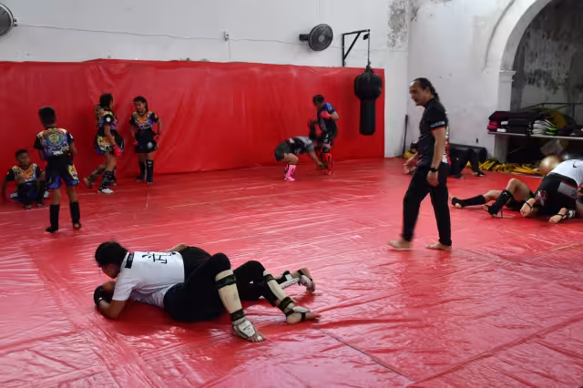 Son 70 talleres en los cuales las mujeres aprenden sobre defensa personal