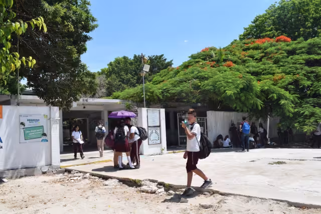 Los alumnos acusan que la prefecta les pide dinero y los maltrata psicológicamente