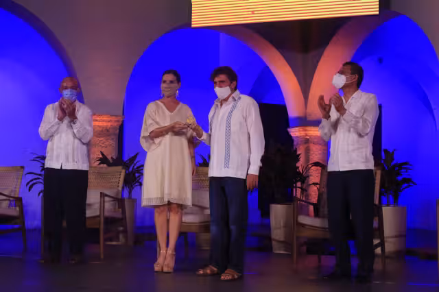 Para Serna, “la literatura que nos ayuda a transformar a los borregos en individuos es la más importante