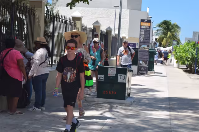 Aunque más de 3 mil visitantes arribaron a Progreso, los comerciantes califican la jornada como agridulce