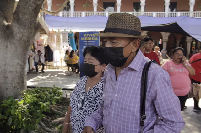El virus todavía está entre la población, por eso se debe continuar ventilando las casas y usar cubrebocas en sitios concurridos
