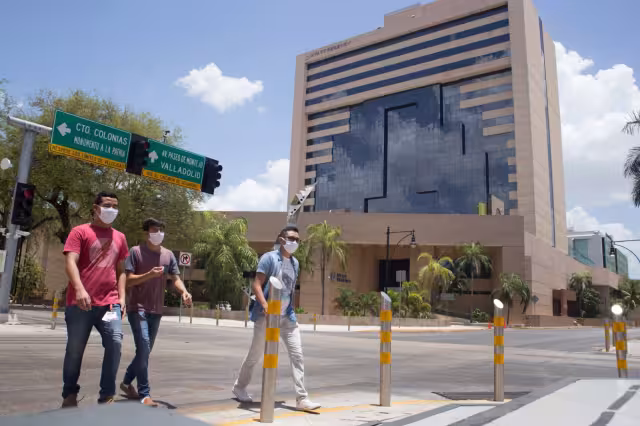 “Campeche, Cancún, Tulum, Playa del Carmen y Holbox, en Quintana Roo, se están comiendo el mercado turístico de Yucatán”, dijo Juan José Martín Pacheco