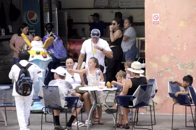 Visitantes expresaron que las altas temperaturas y humedad de Yucatán es agobiante
