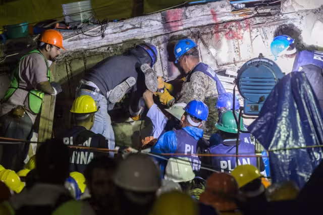 Labores de rescate en el Colegio Rebsamen en la Ciudad de México (Cuartoscuro)