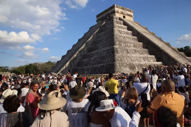 La cifra del cuarto mes fue incluso mayor a la del tercero, que sumó 230 mil 991 visitantes en Chichén Itzá