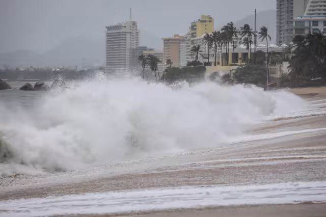 La Tormenta Tropical tomó fuerza en su paso por el Pacífico mexicano, informó la Conagua
