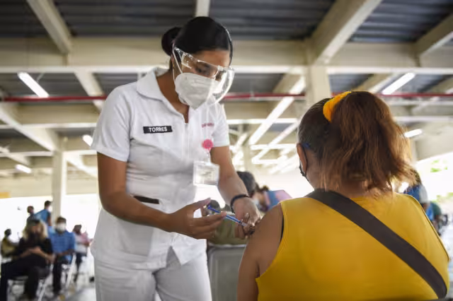 En algunos municipios ya se habilitaron fechas para vacunas de 18 a 29 años