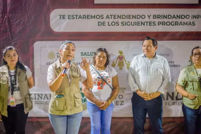 Los habitantes acudieron al lugar para recibir atención personal