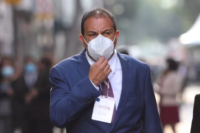 El vicario Tomas Toral aseguró que el gobernador de Morelos no sabía quiénes eran los que posaron junto a él.