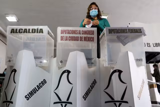 Funcionarios de casilla se preparan para las elecciones