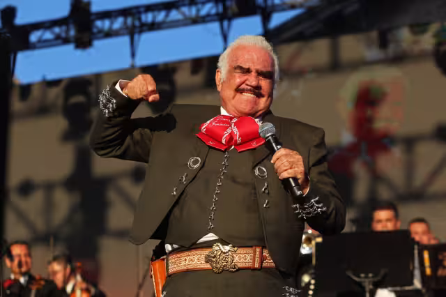Vicente Fernández se repone favorablemente, tal es el caso que los médicos ya le retiran el ventilador artificial que utiliza para respirar