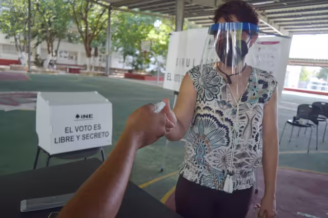 La eliminación de la tinta tarda, según el tipo de piel de cada persona, en promedio es dos a cinco días en un proceso de descamación natural