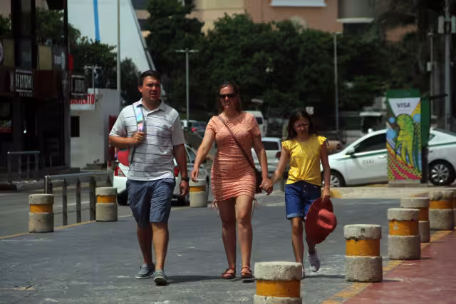 Tras no haber un seguro que los proteja, turistas viajan bajo su propio riesgo