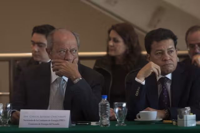 Durante los 25 años que Romero Deschamps lidero el Sindicato Petrolero, Aldana fue tesorero. Foto: Cuartoscuro