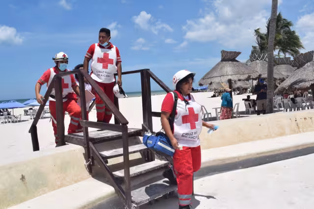 La abuelita fue auxiliada por paramédicos hasta que recobró el conocimiento