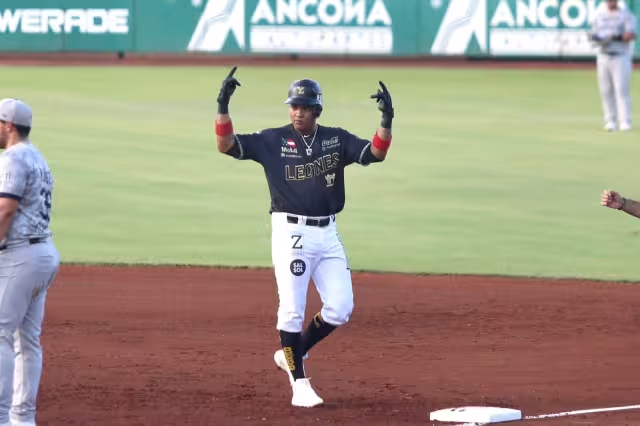 Las fieras se fueron adelante en la primera entrada