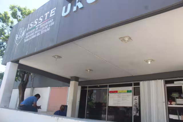 Empleados exigen destitución del subdelegado del ISSSTE en Quintana Roo y un maestro acusa de fraude a la dependencia