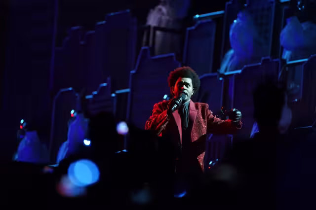 The Weekend dio un espectáculo sin invitados en el Super Bowl