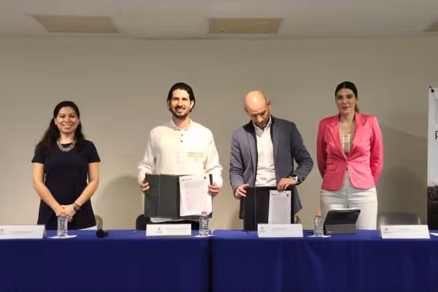 El convenio busca impulsar a las empresas yucatecas a la transformación digital