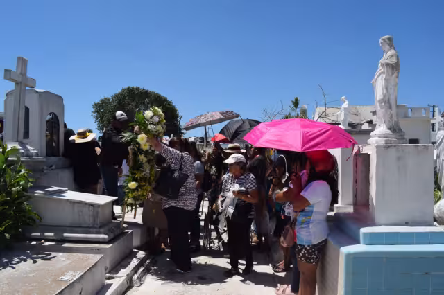 Familiares y amigos se reunieron a darle el último adiós al joven