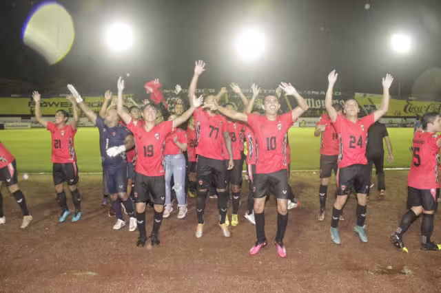 Los jugadores celebraron con sus familias el triunfo