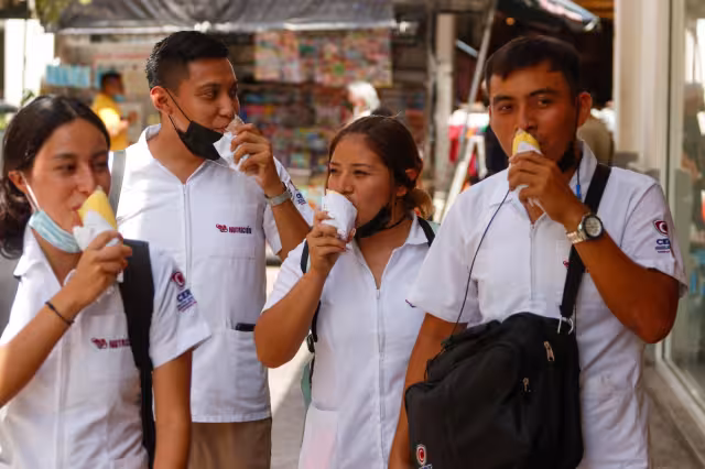 Se recomienda mantenerse hidratado y fresco durante el periodo de la canícula