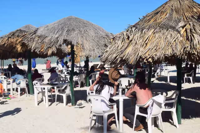 Visitantes del malecón de Progreso mencionaron que el costo de los platillos de los restaurantes es elevado