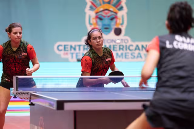 México se impuso con marcadores similares de 3-0 en sets a El Salvador