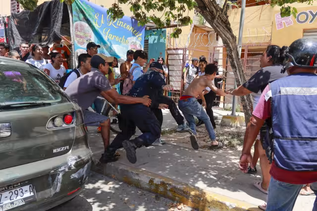 Otro de los señalados es un joven que intentó adueñarse del arma de fuego de un elemento de la Secretaría de Seguridad Pública