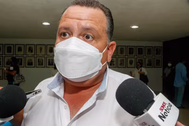 El gerente de Kekén trató de huir de los cuestionamientos de esta casa editorial y de los demás reporteros