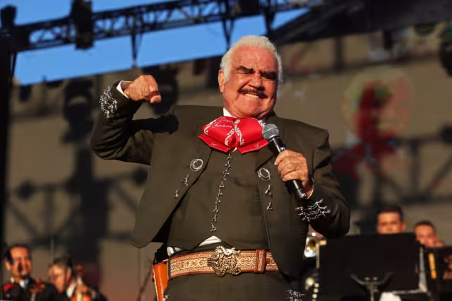 Vicente Fernández presenta un complicado panorama de salud luego de una fuerte caída que lo tiene hospitalizado hace poco más de cuatro meses