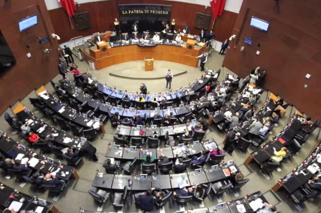 Con la asistencia de 98 legisladores inició la sesión donde se prevé debatir la reforma constitucional que prevé ampliar hasta el 2028