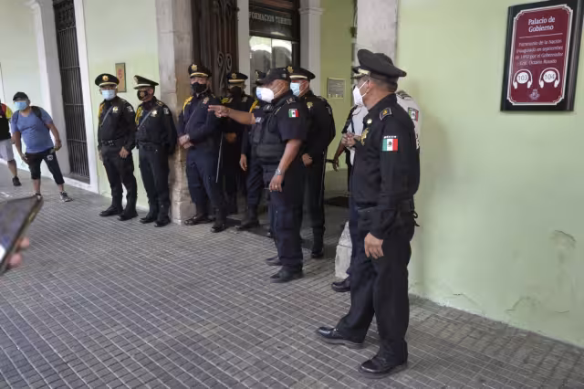 El homicidio calificado se castiga con 40 años de cárcel, pero cuando el ilícito es cometido por un policía la pena aumenta el 50%