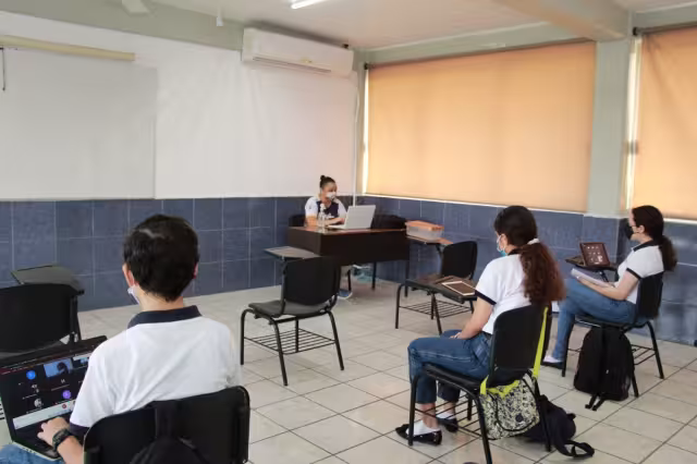 En días pasados Pozos Lanz estimó que un promedio de 135 mil alumnos retomaron sus actividades escolares en dos mil escuelas