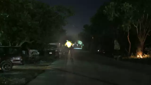 Los vecinos de la colonia Avante en Cancún dijeron que personal de la CFE no se ha acercado a la zona para reconectar la luz