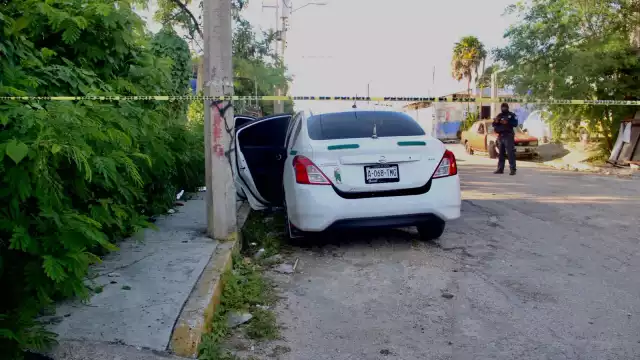 El taxi es un vehículo Nissan, tipo Versa, con placas de circulación A-68-TGM, con número económico 8692