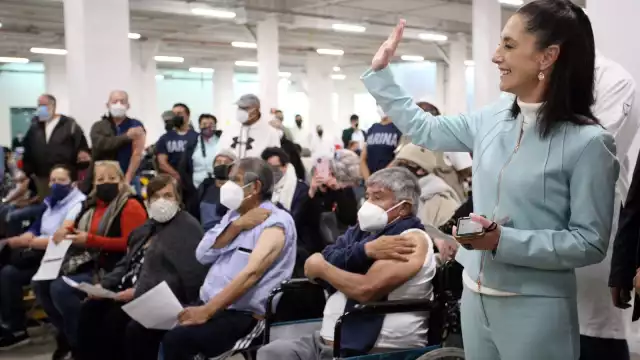 Adultos mayores reciben tercera dosis contra COVID-19 en Tlalpan