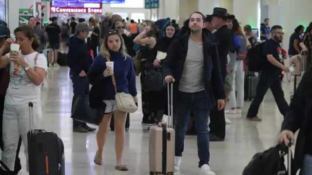 Claudia y Víctor Garza vacacionaron en Cancún, pero cuando llegaron a documentar se llevaron la sorpresa que sus pagos no estaban registrados en Viva Aerobús