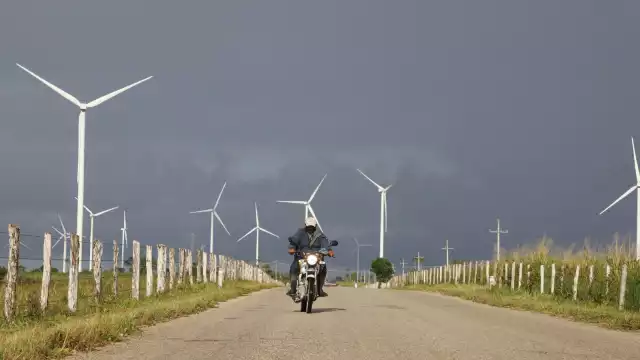 Se esera un cielo medio nublado