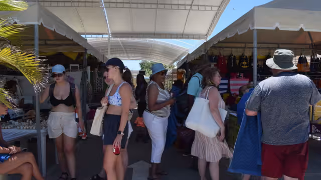 Aunque hubo bastante afluencia de visitantes, los comerciantes dijeron que no hubo buenas ventas.
