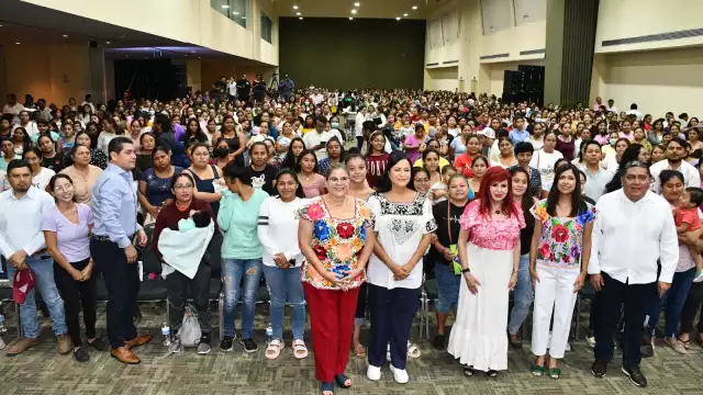 Hijos de madres trabajadoras de Campeche recibieron su tarjeta de Bienestar
