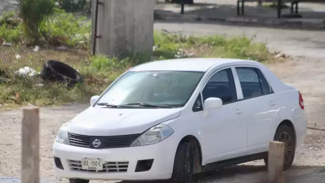 El automóvil presentó impactos de bala, y fue asegurado en una gasolinera en Cancún, sin que hubiese detenidos