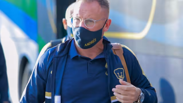 Andrés Lillini durante un partido de Pumas