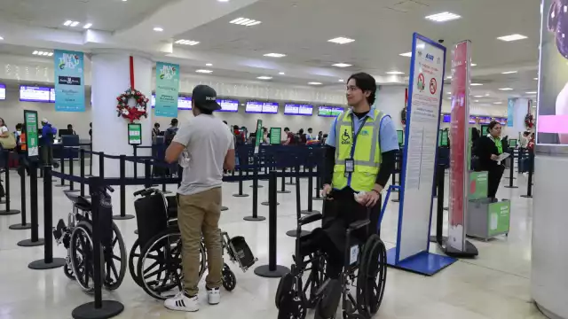 La mayor parte de empleados son estudiantes universitarios.