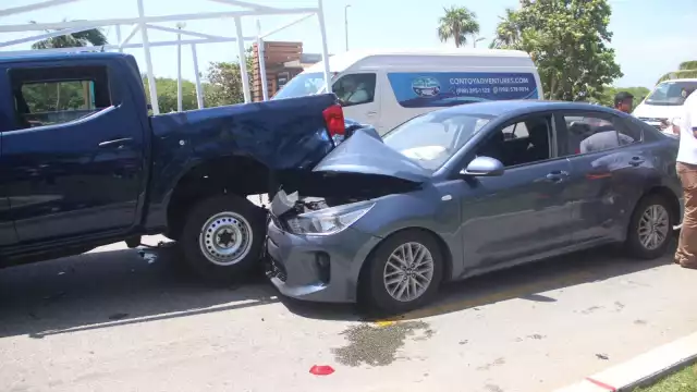 Registran accidente vehicular en el Boulevard Kukulcán de la Zona Hotelera de Cancún
