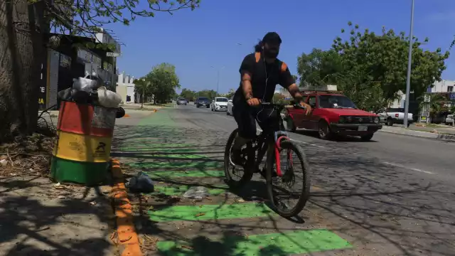 Al parecer, la pintura termoplástica se agotó y no se marcaron las señaléticas