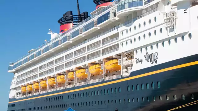 Yucatán recibió por primera vez el crucero de lujo Disney Wonder, de la naviera Disney Cruise Line, con un total de 1,380 pasajeros y 962 tripulantes a bordo