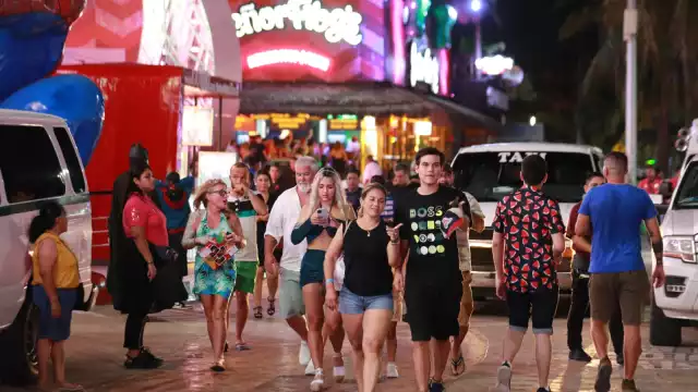 Los visitantes llegan con la intención de ingerir como no lo harían en su país de origen