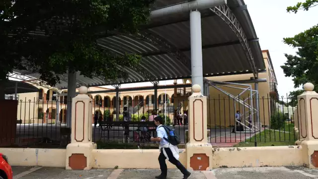 El Secretario dijo que sólo sabe de centros educativos rurales