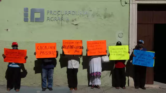 Los terrenos le han puesto candado a la puerta de acceso del lugar, impidiéndoles el paso